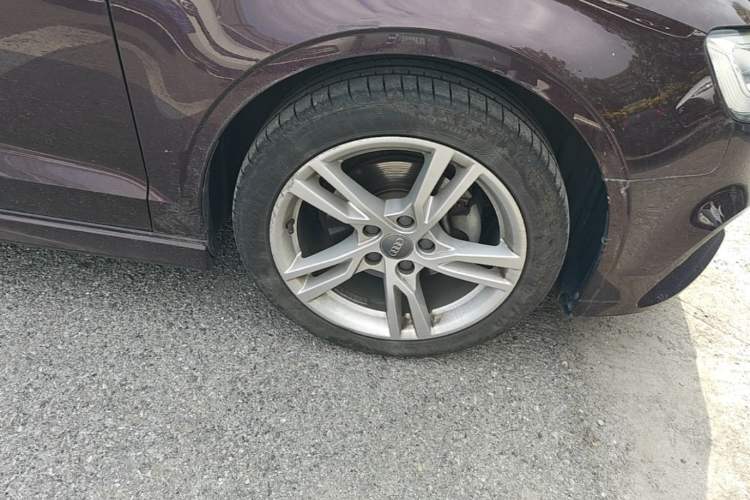 Used Audi A3 2019 Limousine 35 TFSI Fashion Edition China VI Emission Standard Right Front Wheel Hub