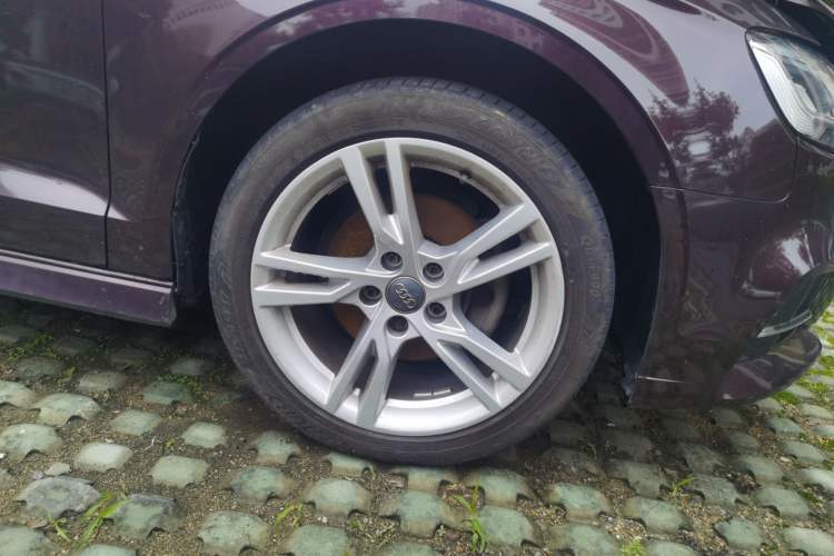 Used Audi A3 2019 Limousine 35 TFSI Fashion Edition China VI Emission Standard Right Front Wheel Hub