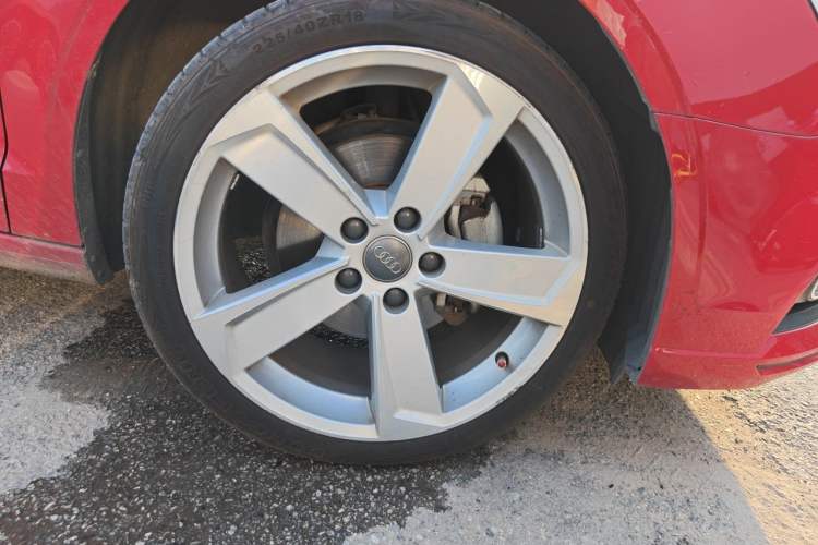 Used Audi A3 2019 Limousine 35 TFSI Style Edition China VI Emission Standard Right Front Wheel Hub