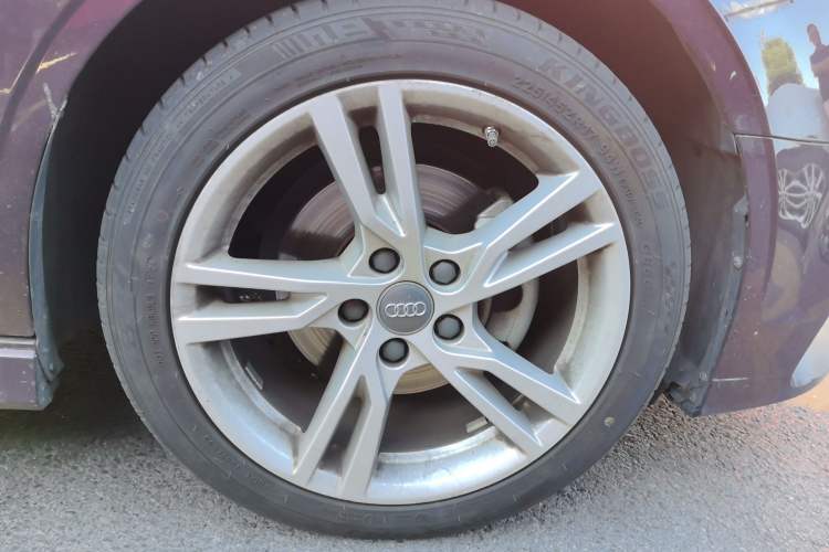 Used Audi A3 2019 Limousine 35 TFSI Fashion Edition China VI Emission Standard Right Front Wheel Hub