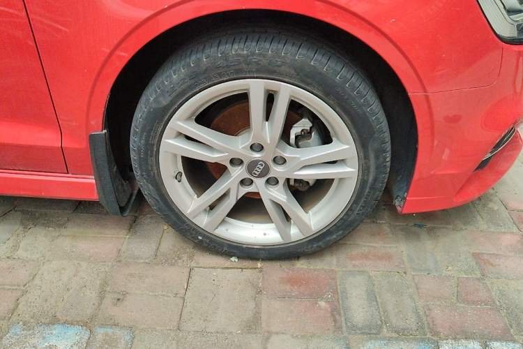 Used Audi A3 2019 Limousine 35 TFSI Fashion Edition China V standard Right Front Wheel Hub