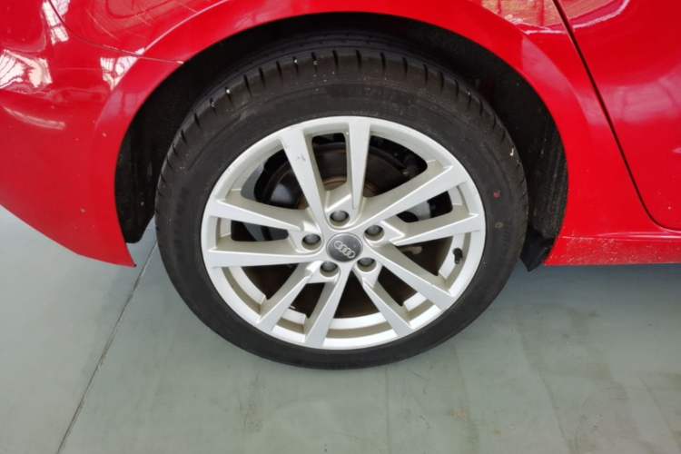 Used Audi A3 2019 Sportback 35 TFSI Ambition China VI Right Rear Wheel Hub