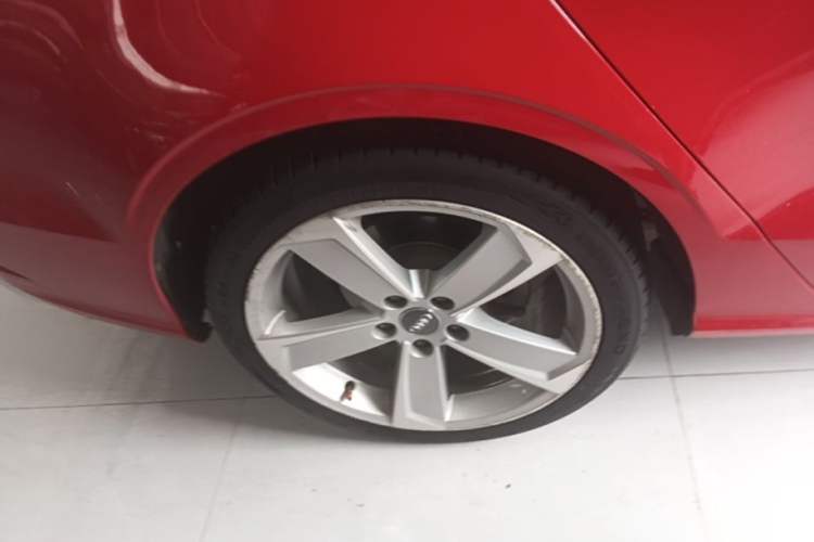 Used Audi A3 2019 Limousine 35 TFSI Style Edition China VI Emission Standard Right Rear Wheel Hub
