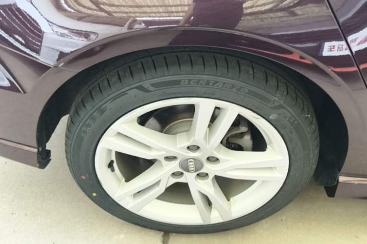 Used Audi A3 2019 Limousine 35 TFSI Fashion Edition China VI Emission Standard Right Rear Wheel Hub
