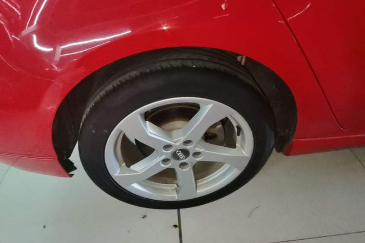 Used Audi A3 2019 Sportback 35 TFSI Fashion Edition China VI Emission Standard Right Rear Wheel Hub