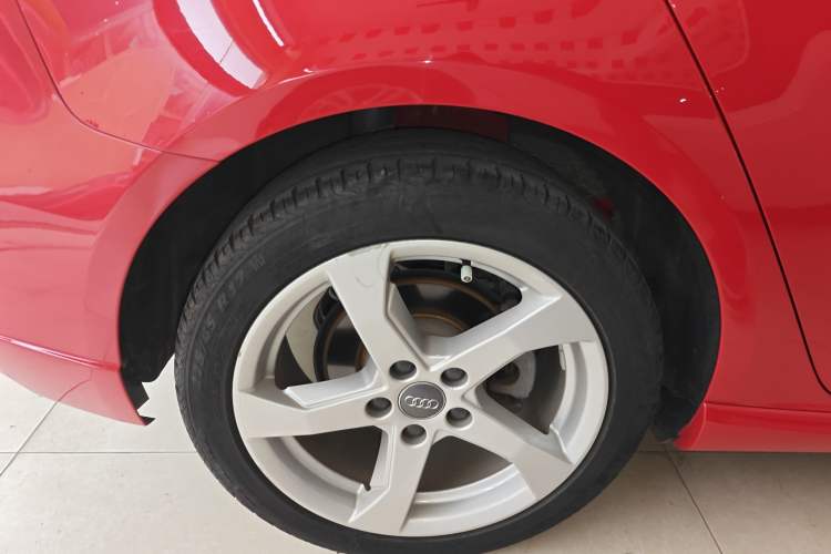 Used Audi A3 2019 Sportback 35 TFSI Fashion Edition China V Right Rear Wheel Hub