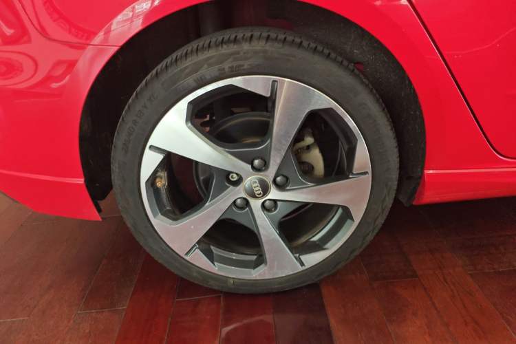 Used Audi A3 2019 Sportback 35 TFSI Sporty Version China VI Right Rear Wheel Hub