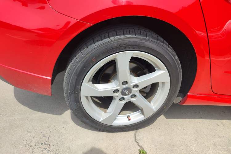 Used Audi A3 2019 Sportback 35 TFSI Fashion Edition China VI Emission Standard Right Rear Wheel Hub