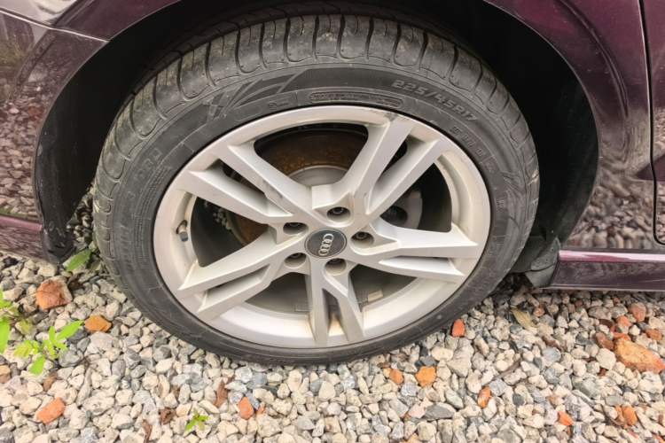 Used Audi A3 2019 Limousine 35 TFSI Fashion Edition China V standard Right Rear Wheel Hub