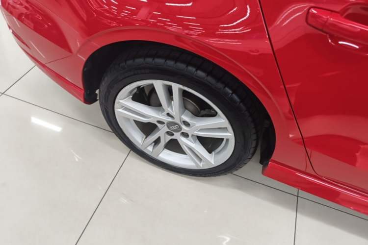 Used Audi A3 2019 Limousine 35 TFSI Fashion Edition China VI Emission Standard Right Rear Wheel Hub