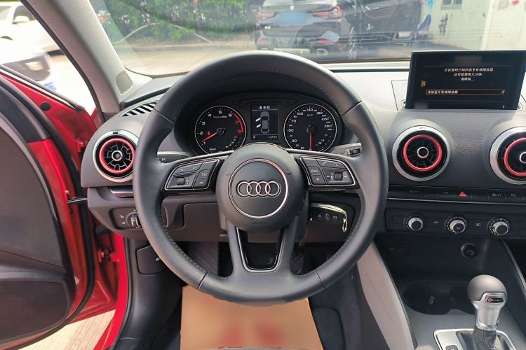 Used Audi A3 2019 Limousine 35 TFSI Fashion Edition China VI Emission Standard Steering Wheel