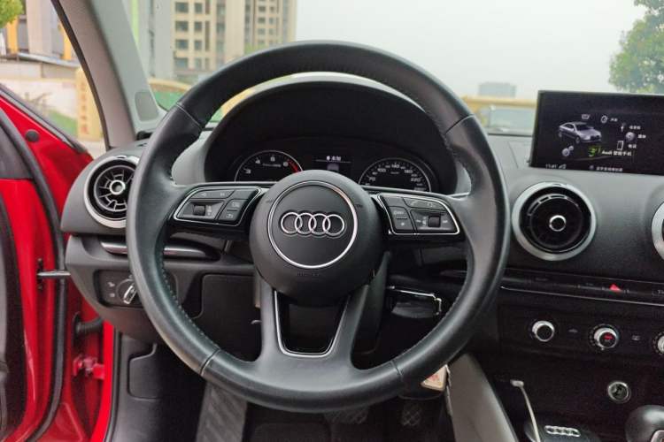 Used Audi A3 2019 Limousine 35 TFSI Fashion Edition China VI Emission Standard Steering Wheel