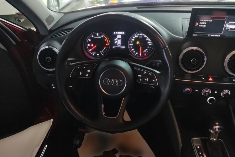 Used Audi A3 2019 Sportback 35 TFSI Fashion Edition China VI Emission Standard Steering Wheel