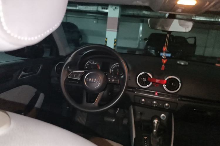 Used Audi A3 2019 Limousine 35 TFSI Fashion Edition China VI Emission Standard Steering Wheel