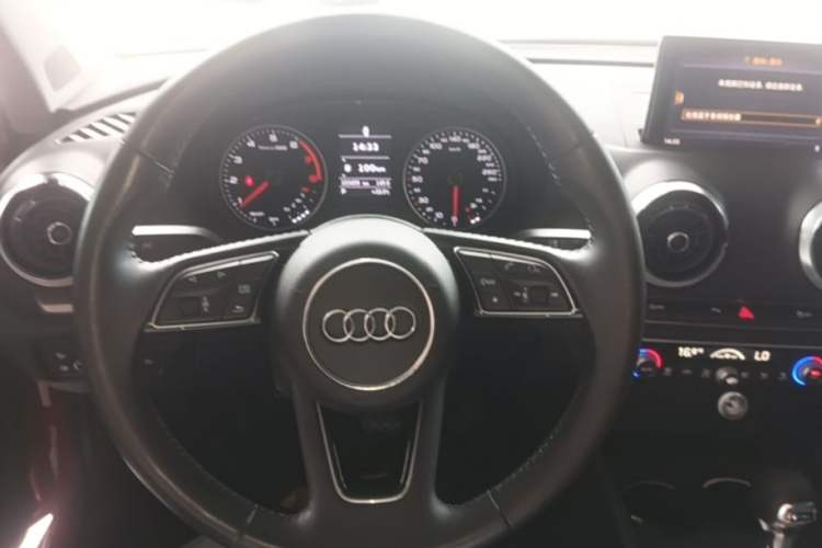 Used Audi A3 2019 Limousine 35 TFSI Style Edition China VI Emission Standard Steering Wheel