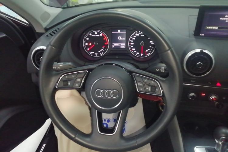 Used Audi A3 2019 Sportback 35 TFSI Fashion Edition China VI Emission Standard Steering Wheel