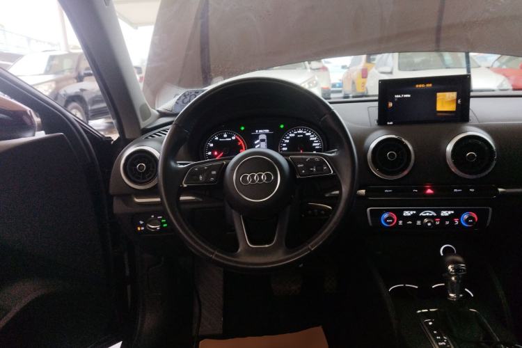 Used Audi A3 2019 Sportback 35 TFSI Style Edition China VI Emission Standard Steering Wheel