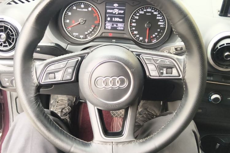 Used Audi A3 2019 Limousine 35 TFSI Fashion Edition China VI Emission Standard Steering Wheel
