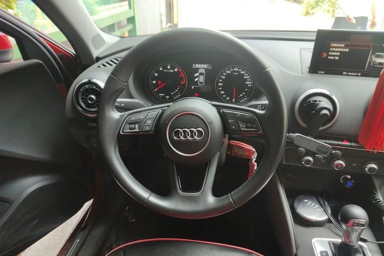 Used Audi A3 2019 Limousine 35 TFSI Fashion Edition China VI Emission Standard Steering Wheel