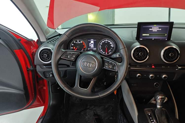 Used Audi A3 2019 Sportback 35 TFSI Fashion Edition China VI Emission Standard Steering Wheel