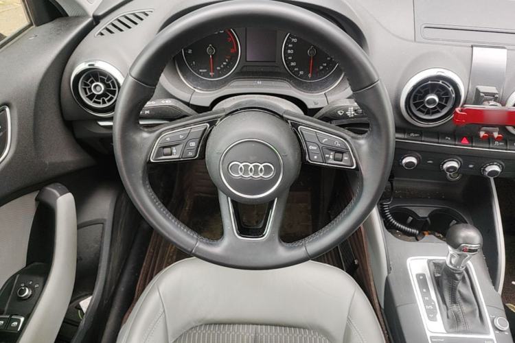 Used Audi A3 2019 Sportback 35 TFSI Fashion Edition China VI Emission Standard Steering Wheel
