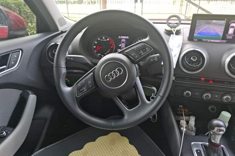 Used Audi A3 2019 Sportback 35 TFSI Fashion Edition China VI Emission Standard Steering Wheel