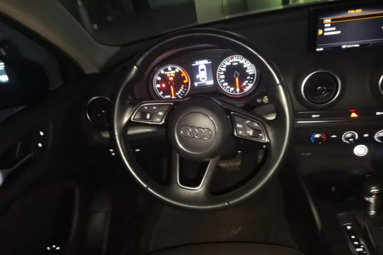 Used Audi A3 2019 Limousine 35 TFSI Ambition China V Steering Wheel