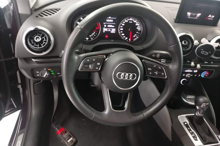 Used Audi A3 2019 Sportback 35 TFSI Fashion Edition China VI Emission Standard Steering Wheel
