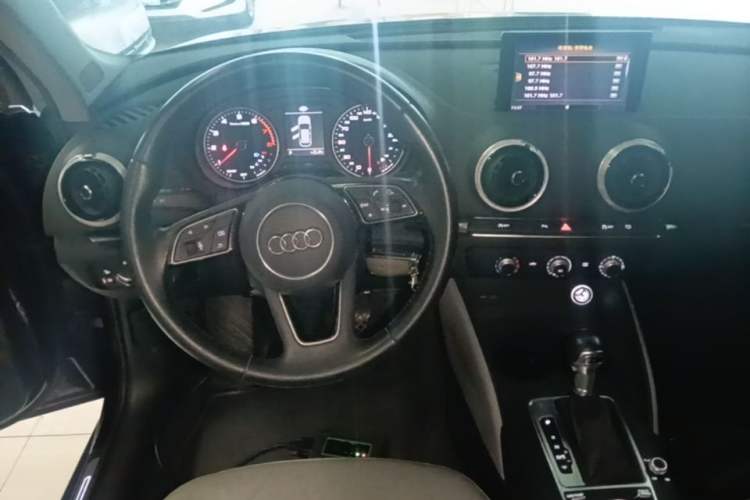 Used Audi A3 2019 Sportback 35 TFSI Fashion Edition China VI Emission Standard Steering Wheel