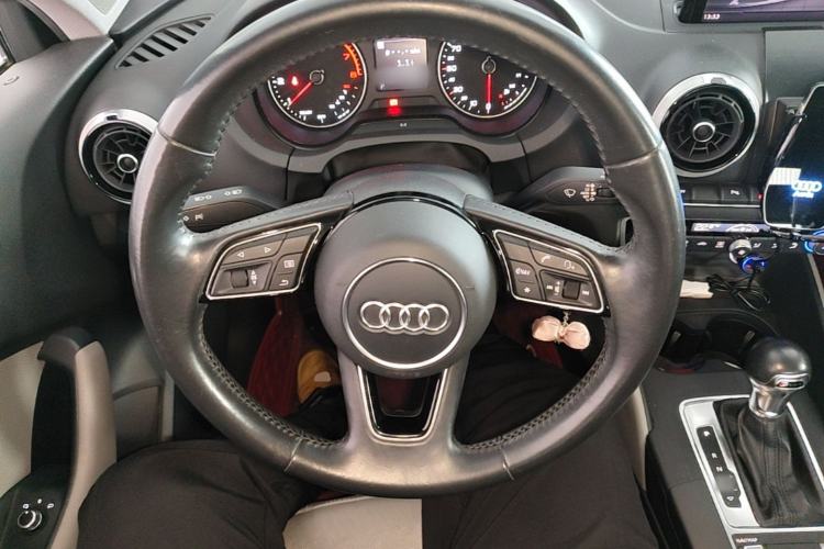 Used Audi A3 2019 Limousine 35 TFSI Fashion Edition China VI Emission Standard Steering Wheel