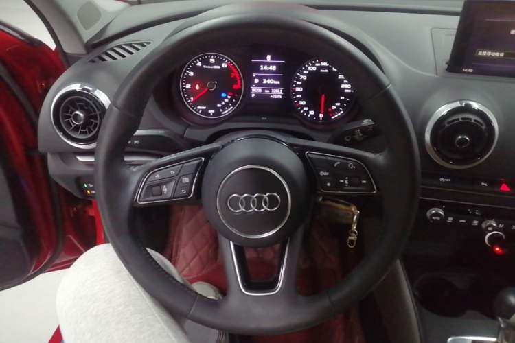 Used Audi A3 2019 Limousine 35 TFSI Fashion Edition China VI Emission Standard Steering Wheel