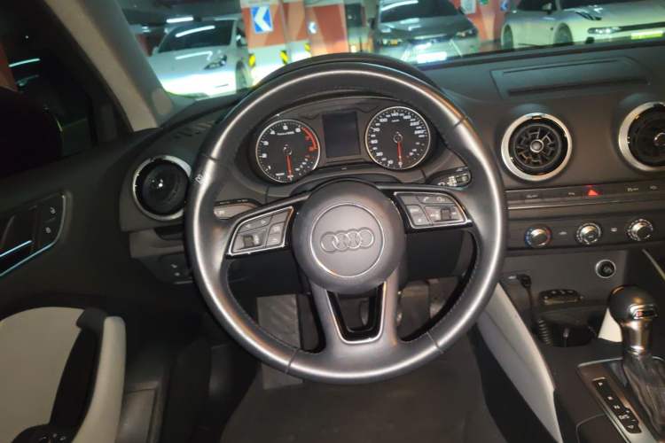 Used Audi A3 2019 Limousine 35 TFSI Fashion Edition China VI Emission Standard Steering Wheel