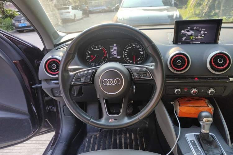 Used Audi A3 2019 Limousine 35 TFSI Fashion Edition China VI Emission Standard Steering Wheel
