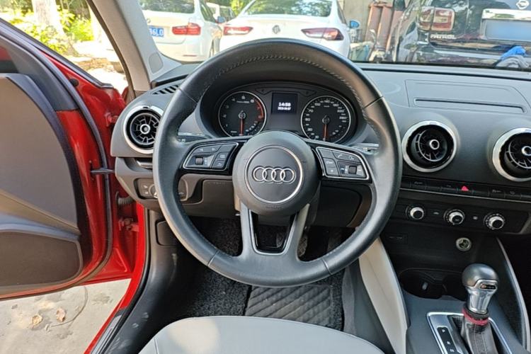 Used Audi A3 2019 Sportback 35 TFSI Fashion Edition China VI Emission Standard Steering Wheel