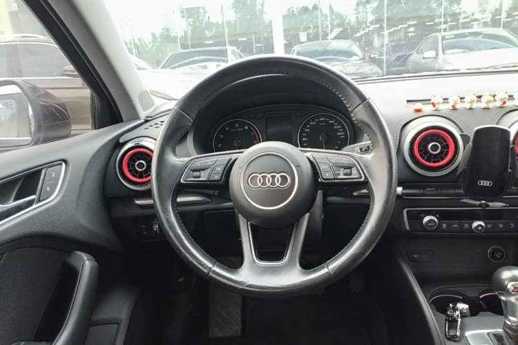 Used Audi A3 2019 Limousine 35 TFSI Style Edition China VI Emission Standard Steering Wheel