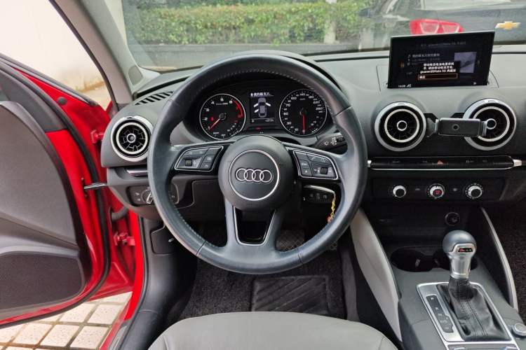 Used Audi A3 2019 Limousine 35 TFSI Fashion Edition China VI Emission Standard Steering Wheel