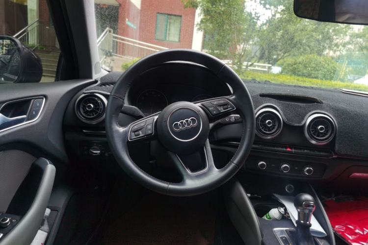 Used Audi A3 2019 Limousine 35 TFSI Fashion Edition China VI Emission Standard Steering Wheel