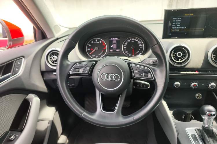 Used Audi A3 2019 Sportback 35 TFSI Fashion Edition China VI Emission Standard Steering Wheel