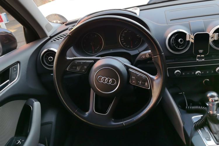 Used Audi A3 2019 Limousine 35 TFSI Fashion Edition China VI Emission Standard Steering Wheel