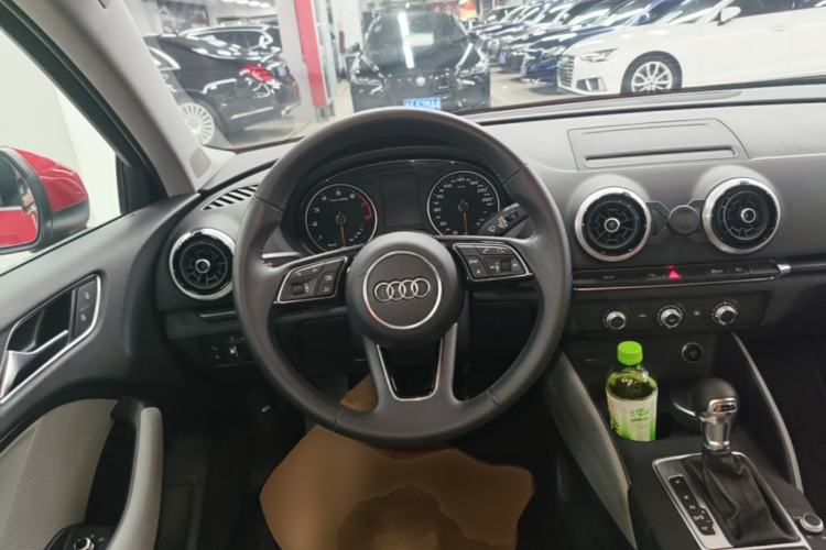 Used Audi A3 2019 Limousine 35 TFSI Fashion Edition China VI Emission Standard Steering Wheel