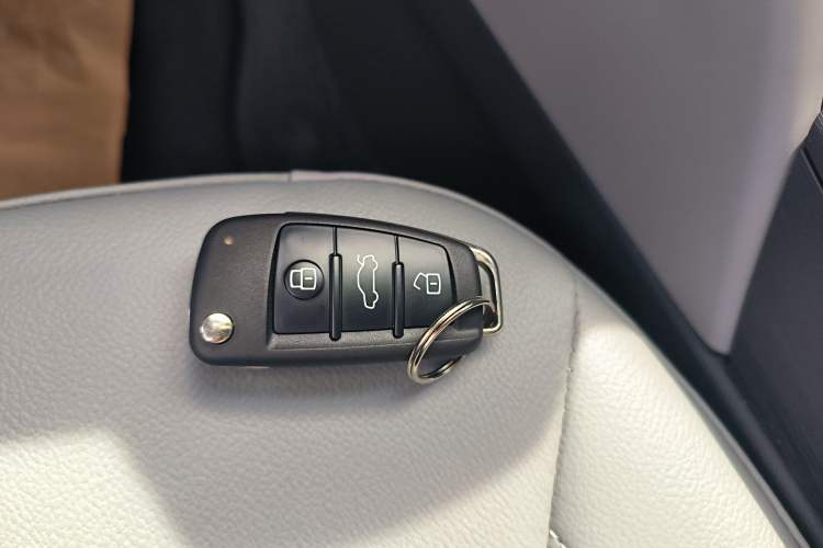 Used Audi A3 2019 Limousine 35 TFSI Fashion Edition China VI Emission Standard Vehicle Key