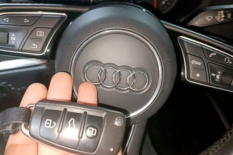 Used Audi A3 2019 Sportback 35 TFSI Sporty Version China VI Vehicle Key