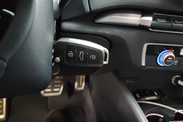 Used Audi A3 2019 Sportback 40 TFSI Sporty Model China VI Vehicle Key