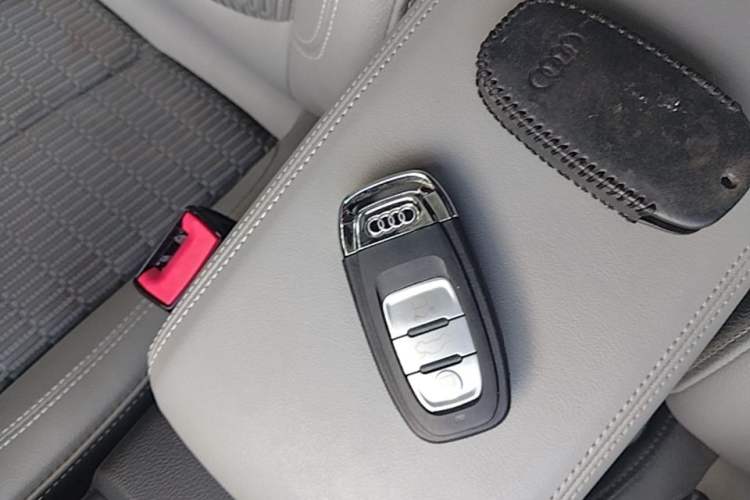Used Audi A3 2019 Limousine 35 TFSI Fashion Edition China VI Emission Standard Vehicle Key