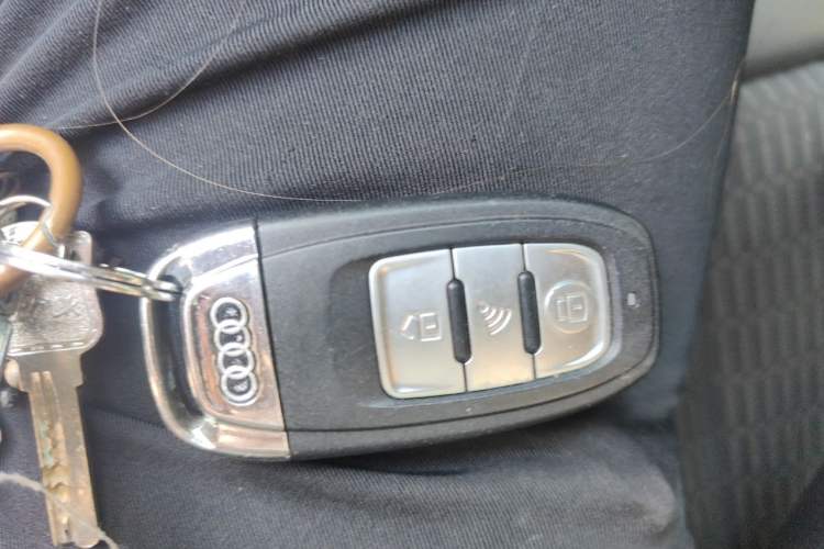 Used Audi A3 2019 Limousine 35 TFSI Fashion Edition China VI Emission Standard Vehicle Key