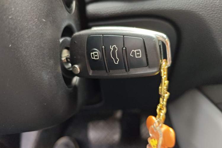 Used Audi A3 2019 Limousine 35 TFSI Fashion Edition China VI Emission Standard Vehicle Key
