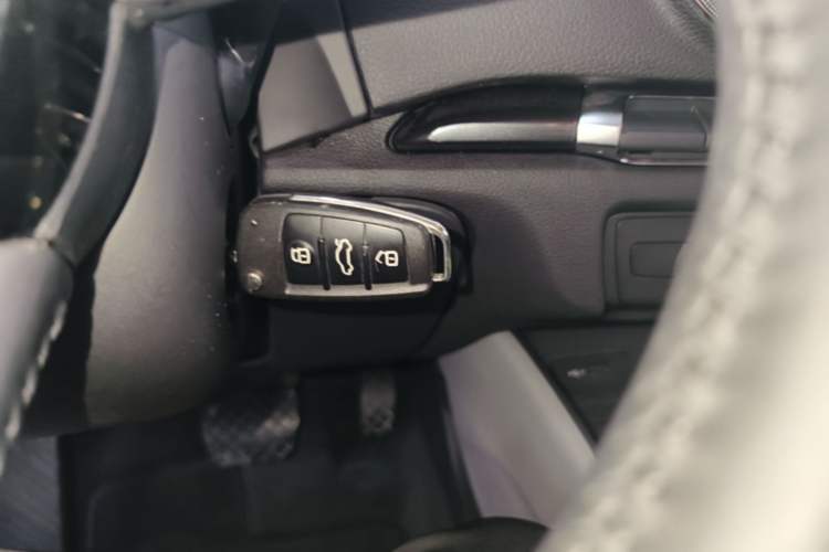 Used Audi A3 2019 Limousine 35 TFSI Fashion Edition China VI Emission Standard Vehicle Key