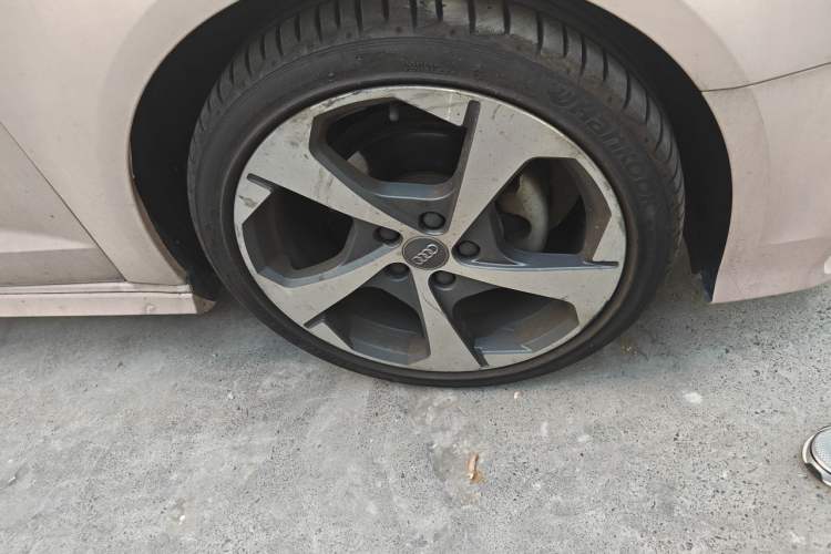 Used Audi A3 2019 Sportback 35 TFSI Sporty Version China VI Right Front Wheel Hub