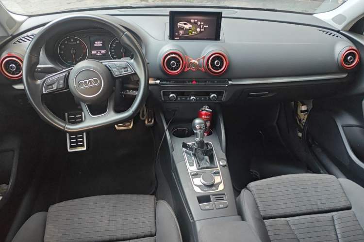 Used Audi A3 2019 Limousine 40 TFSI Sporty Version China VI Center Console