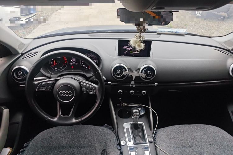 Used Audi A3 2019 Limousine 35 TFSI Fashion Edition China V standard Center Console